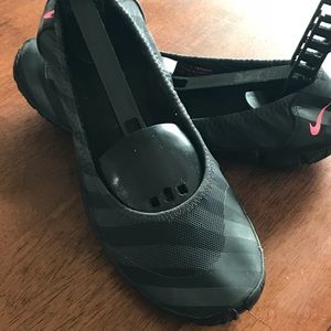 Nike yoga ballet flats size 9